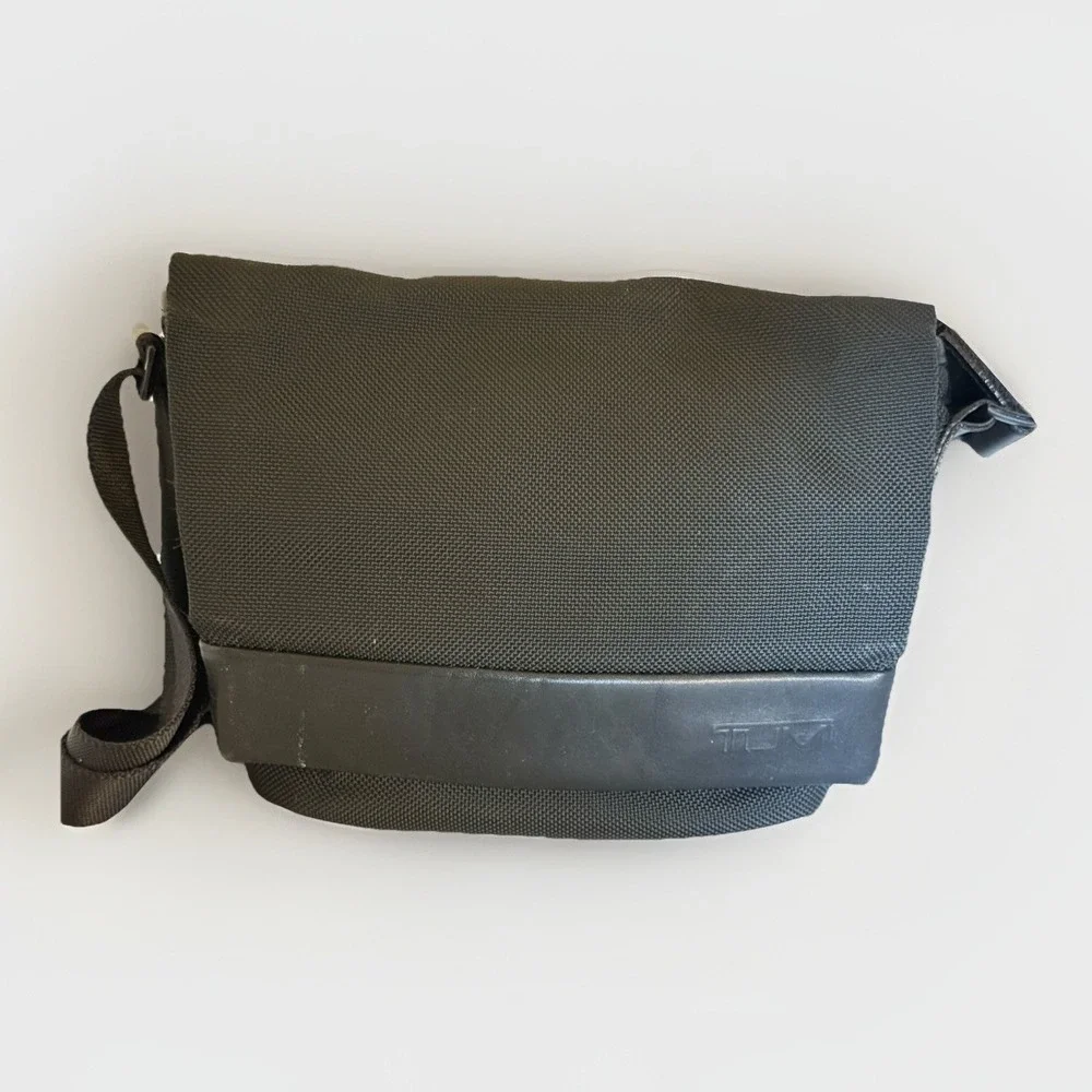 Tumi Travel Bag Ballistic Nylon Leather Magnetic Flap Crossbody 4366D3 Organizer